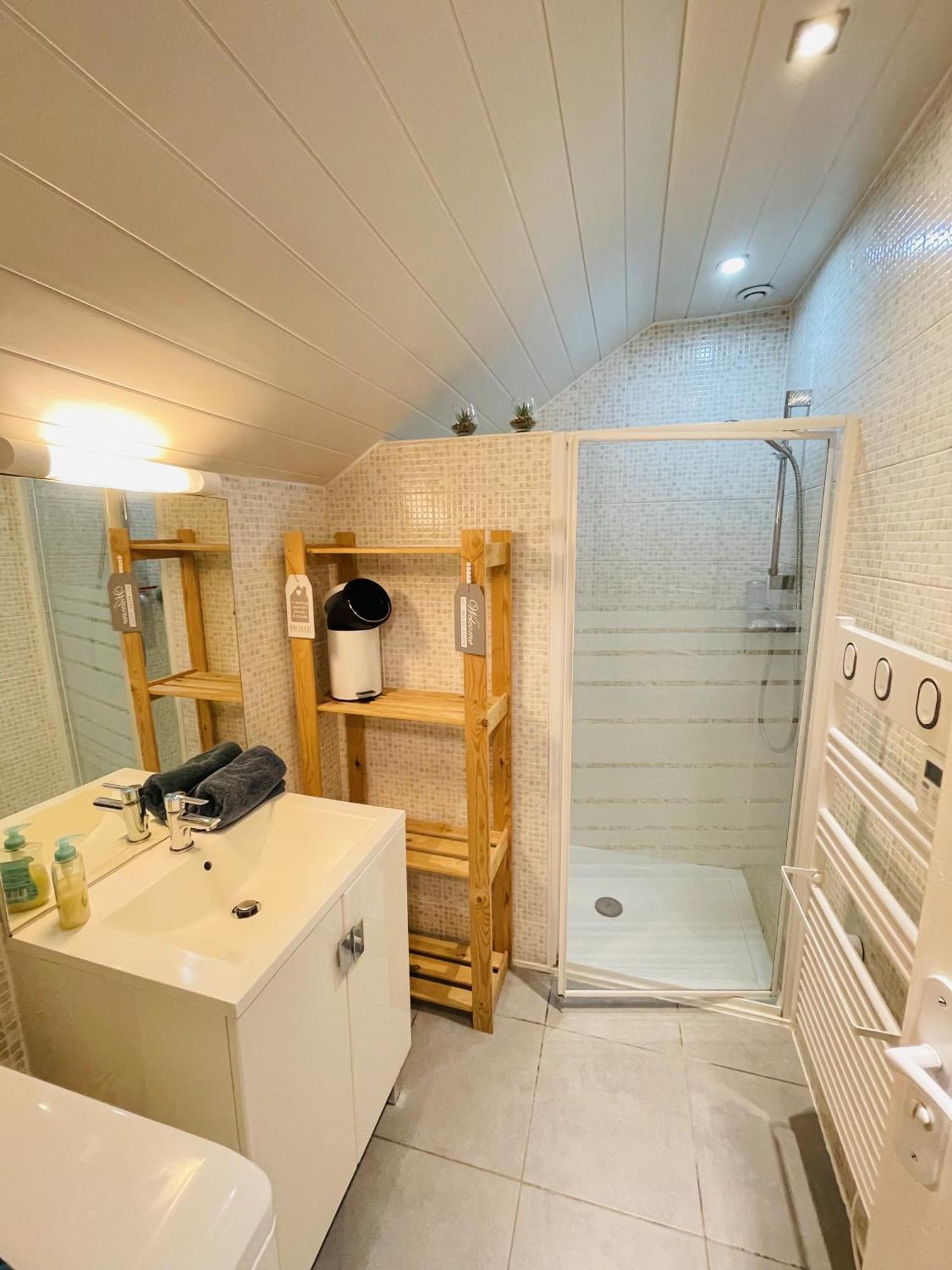 Le Lodge Spa Saint-Laurent-d'Andenay Экстерьер фото